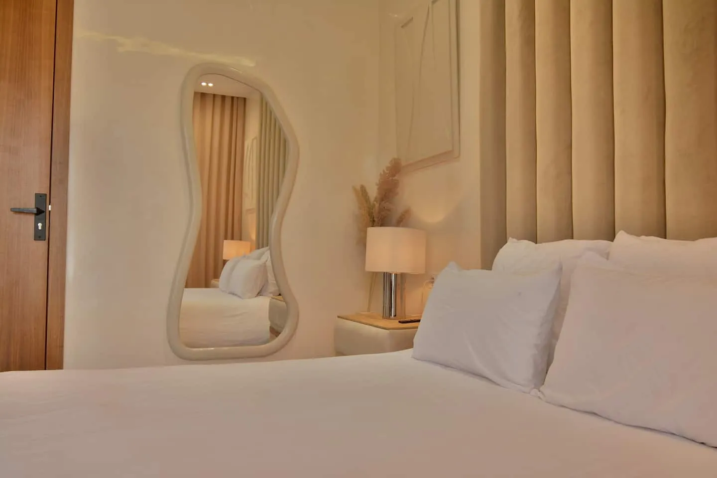Chambre 4 at Villa Luxe 5 Suites & Piscine